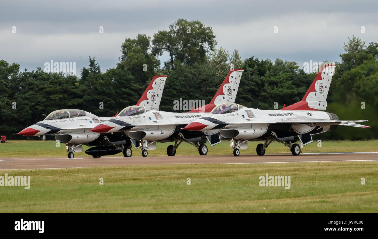 F-16 der US Thunderbirds display Team an der Royal International Air Tattoo, Juli 2017 durchführen. Stockfoto