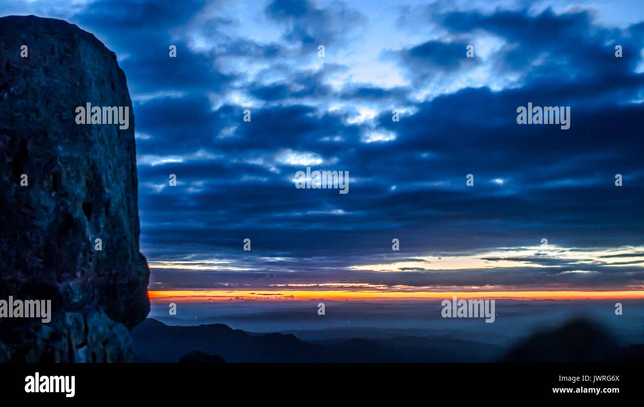 Sonnenaufgang vom Gipfel des Tryfan North Wales Stockfoto