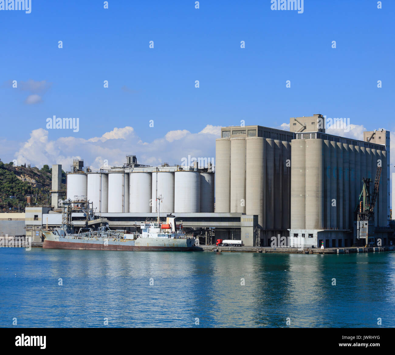 Fracht Betrieb an der Küste von Barcelona, Spanien Stockfoto