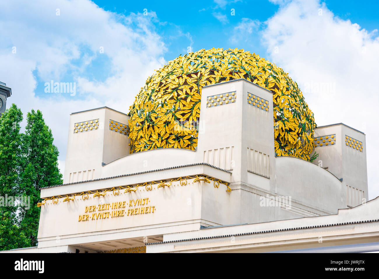Wiener Sezession, die goldenen Lorbeer leaved Kuppel des Jugendstil Secession Gebäude in Wien, Österreich. Stockfoto