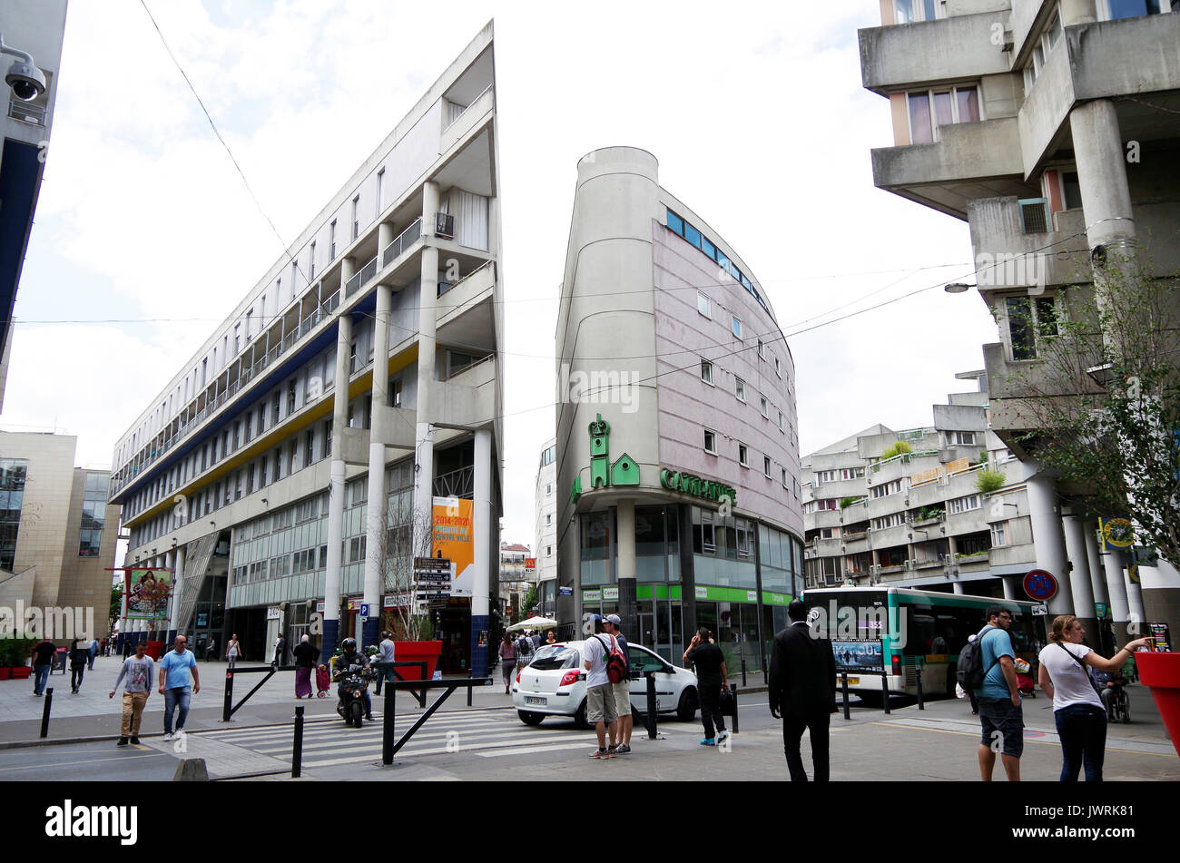 Centre Commercial, das Einkaufsviertel, und Sozialer Wohnungsbau, im Herzen von St. Denis, nördlich von, & zusammenhängenden mit Paris, einer belebten Gegend Stockfoto