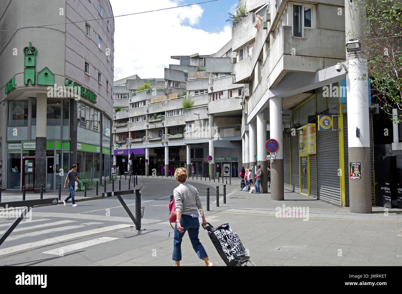 Centre Commercial, das Einkaufsviertel, und Sozialer Wohnungsbau, im Herzen von St. Denis, nördlich von, & zusammenhängenden mit Paris, einer belebten Gegend Stockfoto