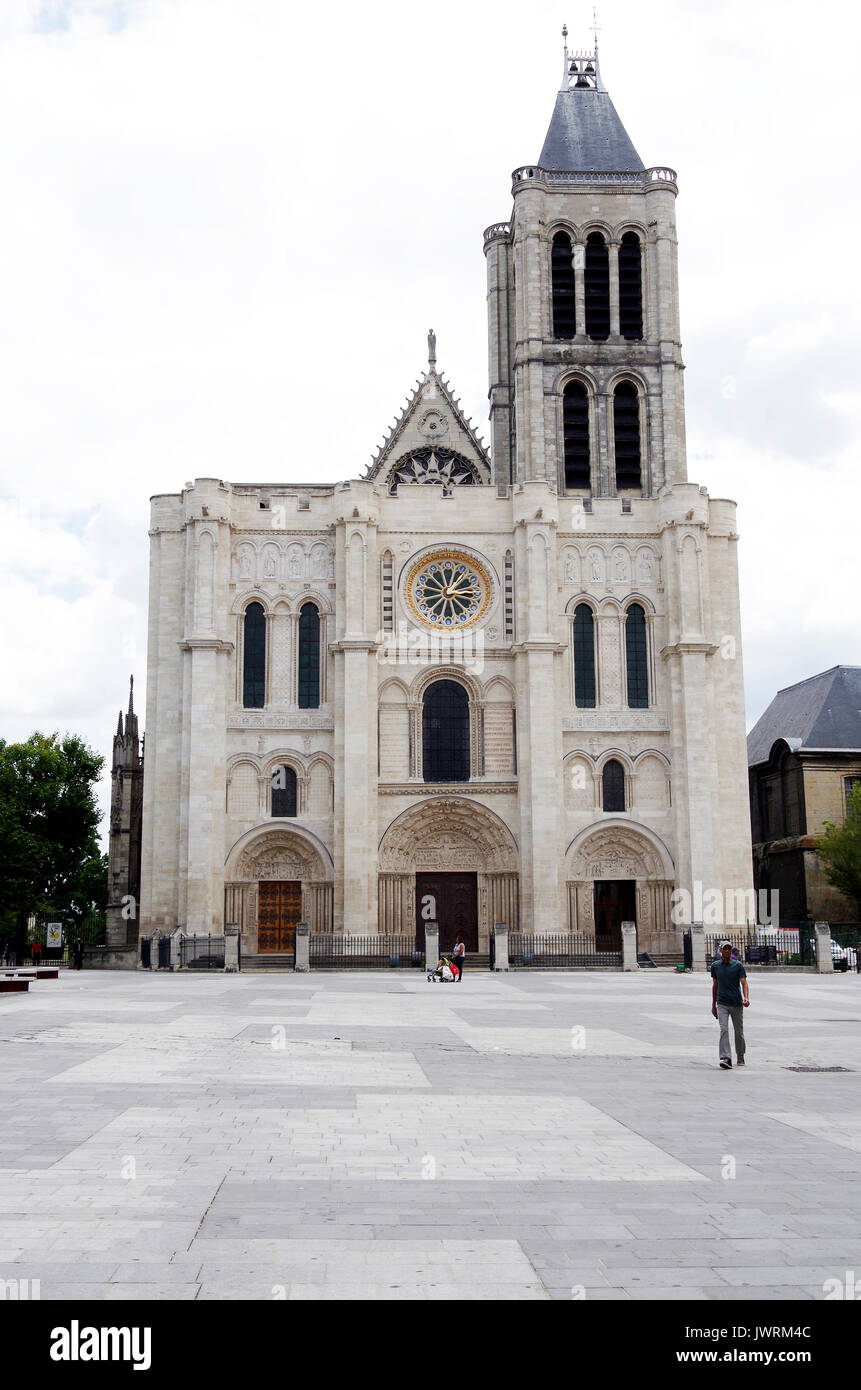 1-3 der Basilika von Saint Denis, mittelalterlichen Abteikirche in der Stadt Saint-Denis, einem nördlichen Vorort von Paris, Frankreich, Stockfoto