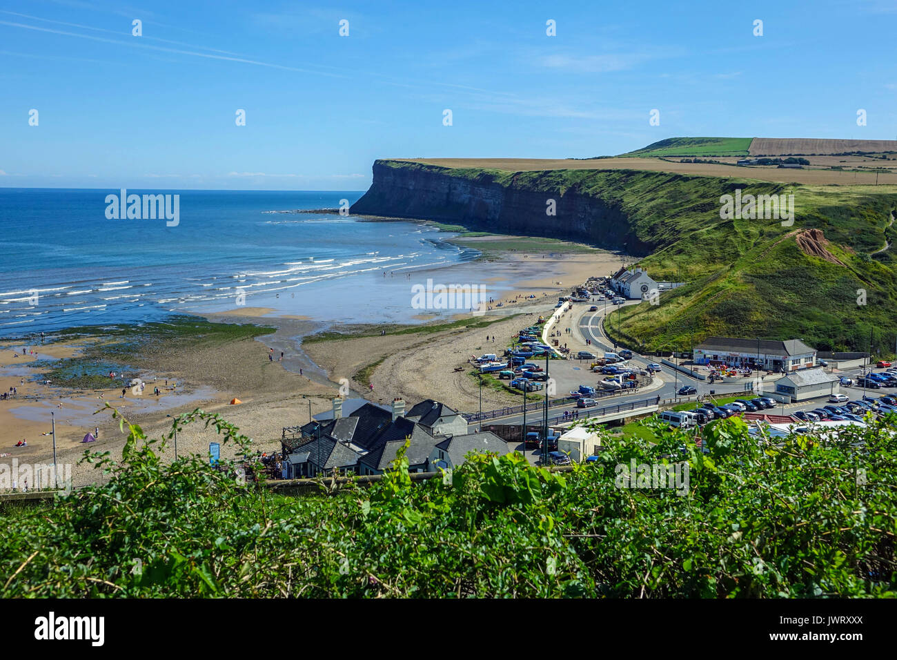 Saltburn durch das Meer von Huntcliffe gesehen, englisches Seebad Stockfoto