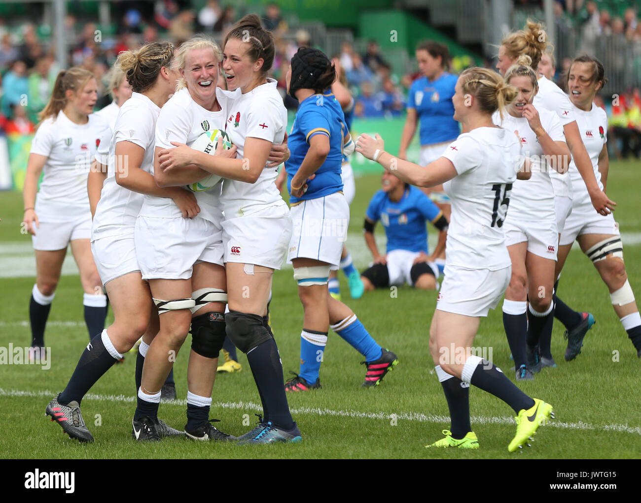 England's Tamara Taylor feiert ein Versuch gegen Italien während der Frauen 2017 Rugby World Cup, Pool B Gleiches an UCD Billings Park, Dublin. Stockfoto