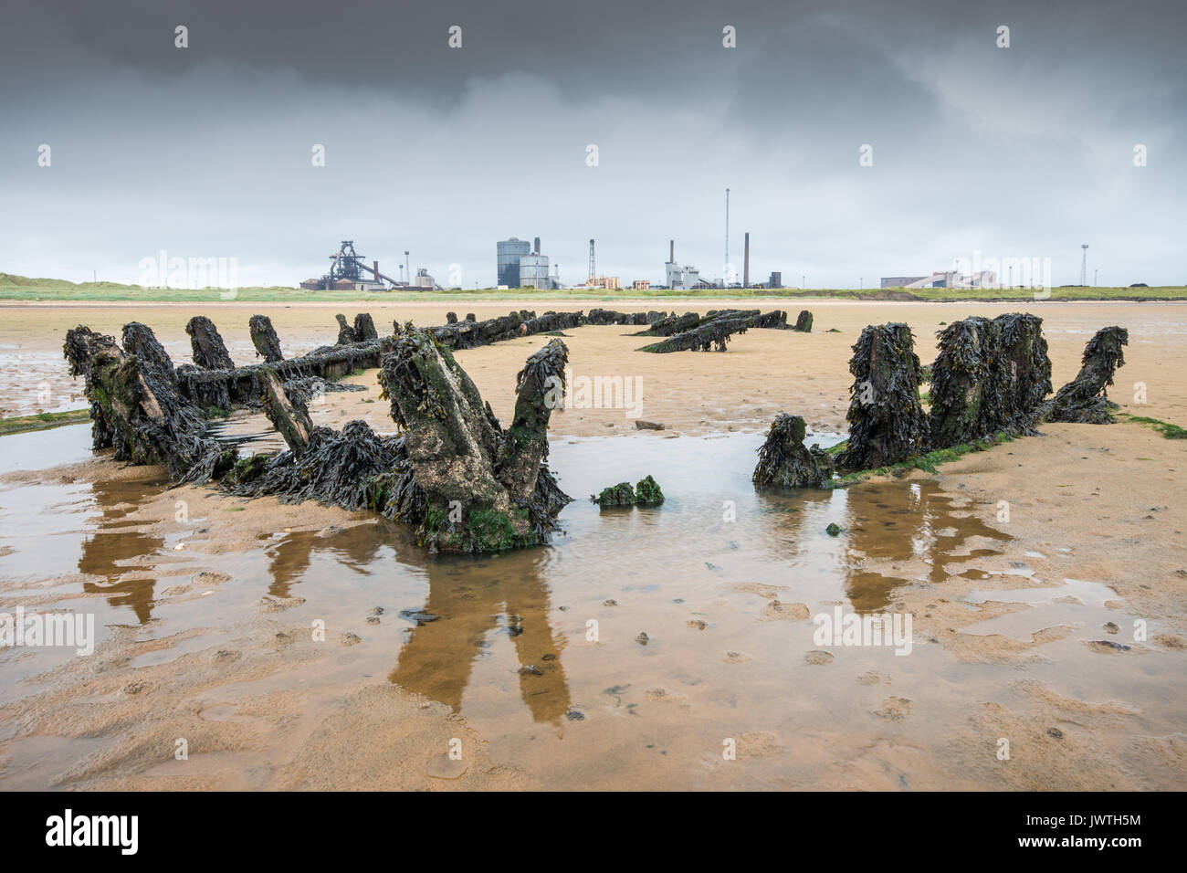 Schiffswrack an Bran Sands Beach, South Gare, Redcar, Cleveland Stockfoto