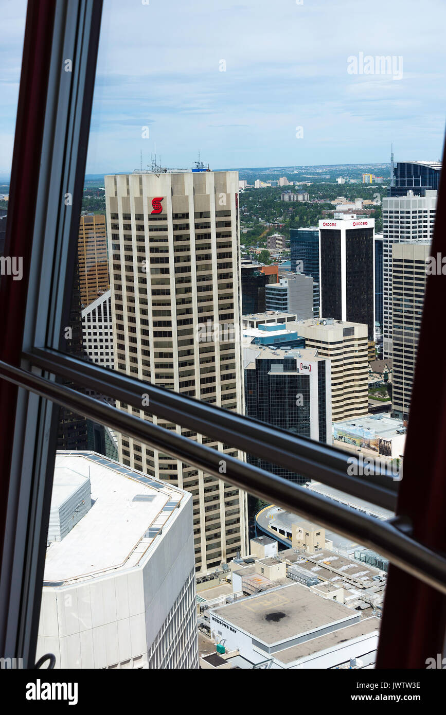 Der Blick von der Anzeigen Galerie mit Glasboden, der Innenstadt von Calgary aus der Calgary Tower Alberta Kanada Stockfoto