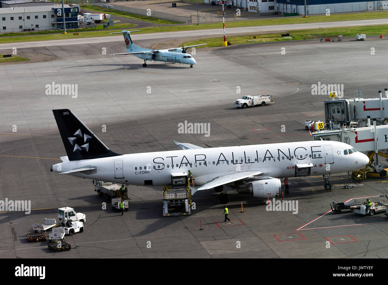 Air Canada Star Alliance Airline Airbus A 320-211 Airliner C-FDRH Airliner, stand die Vorbereitung für den Abflug am Flughafen Calgary Alberta Kanada Stockfoto