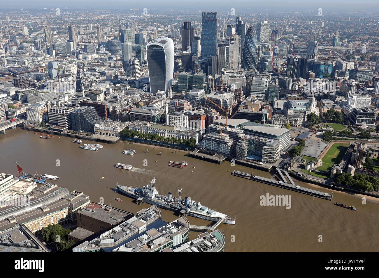 Luftaufnahme der HMS Belfast und der Londoner City Stockfoto