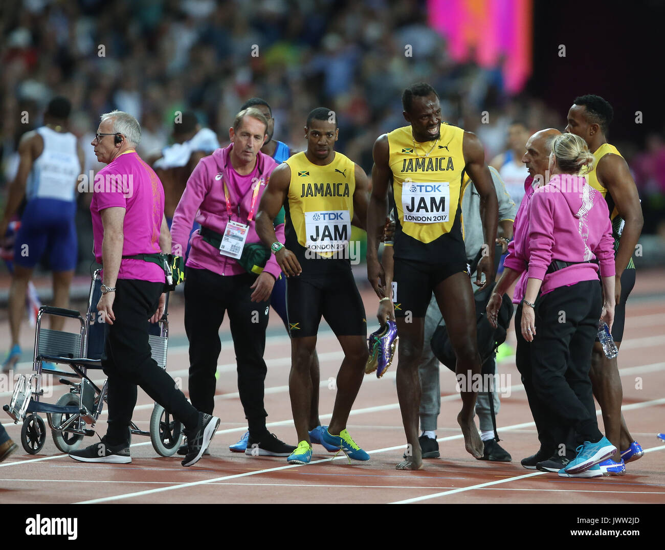 Usain Bolt ist im letzten Rennen 4 X 100 m Final Leichtathletik WM 2017 London Stam, London, England, 12. August 2017 Credit: Allstar Bildarchiv/Alamy Leben Nachrichten verletzt Stockfoto