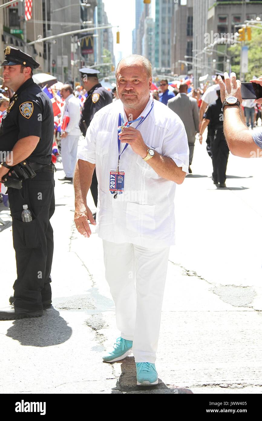 New York, NY, USA. 13 Aug, 2017. NYC Bürgermeisterkandidat Bo Dietl Märsche im Jahr 2017 Dominikanische Day Parade in New York City, New York, am 12. August 2017. Credit: Rainmaker Foto/Media Punch/Alamy leben Nachrichten Stockfoto