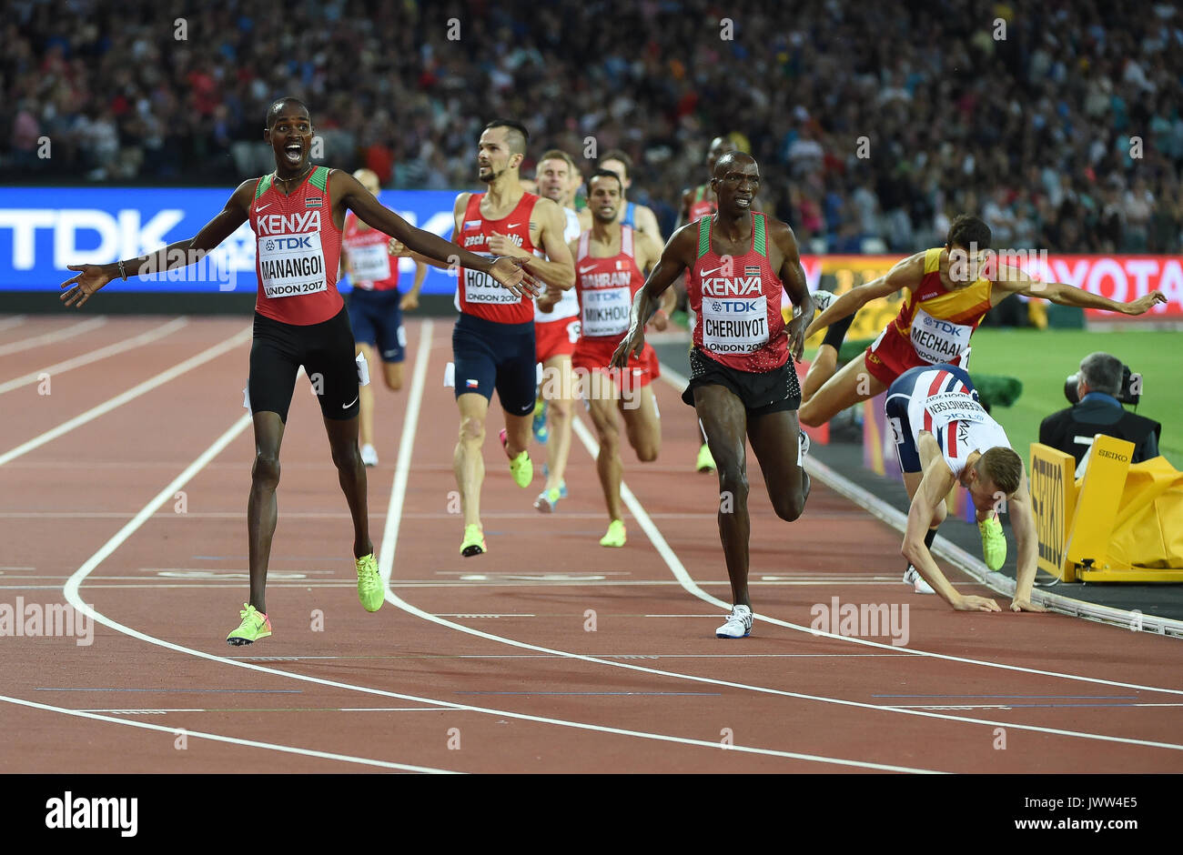 London, Großbritannien. 13 Aug, 2017. Elia Motonei Manangoi von Kenia, vor Timothy Cheruiyot aus Kenia gewann, und Filip Ingebrigtsen Norwegens, in 1500 m-Finale in London im Jahr 2017 IAAF Weltmeisterschaften in der Leichtathletik. Credit: Ulrik Pedersen/Alamy leben Nachrichten Stockfoto