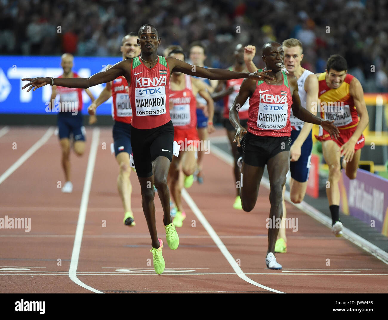 London, Großbritannien. 13 Aug, 2017. Elia Motonei Manangoi von Kenia, vor Timothy Cheruiyot aus Kenia gewann, und Filip Ingebrigtsen Norwegens, in 1500 m-Finale in London im Jahr 2017 IAAF Weltmeisterschaften in der Leichtathletik. Credit: Ulrik Pedersen/Alamy leben Nachrichten Stockfoto