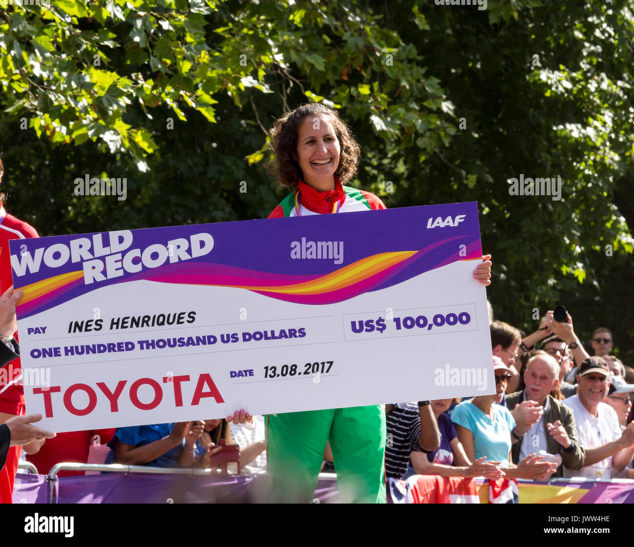 London, Großbritannien. August 13, 2017. Ines Henriques beat Weltrekord bei der Leichtathletik-WM in London, Großbritannien, am 13. August 2017. Das Rennen fand auf der Mall, die malerische Straße in London statt und lockte Tausende Zuschauer. Credit: Dominika Zarzycka/Alamy leben Nachrichten Stockfoto