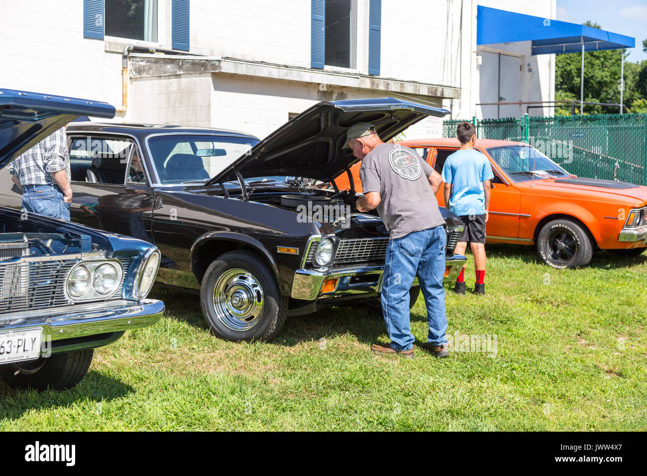 Norwalk, Connecticut, USA, Sonntag, 13. August 2017 Es war ein warmer 80 (f) Grad Tag mit geringer Luftfeuchtigkeit für die lokale American Legion Post 12 Auto zeigen. Viele der Teilnehmer erlebt es die Jugend auf Autos, die Sie mit besten Mädchen am Tag Nacht fuhren. Von 1920 Packard bis 1960 Miniaturen. Die Autos restauriert und durch Mitglieder der lokalen Car Club und alle angezeigten für alle zu genießen. Credit: Craig Perry/Popupphoto/Alamy Live News Credit: Popupphoto/Alamy leben Nachrichten Stockfoto