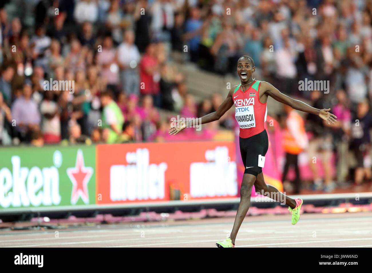 London, Großbritannien. Am 13. August 2017. Elia Motonei MANANGOI (Kenia) feiert seinen Sieg nach dem Sieg der Männer 1500 m-Finale bei den IAAF World Championships 2017, Queen Elizabeth Olympic Park, Stratford, London, UK. Foto: Simon Balson/Alamy leben Nachrichten Stockfoto