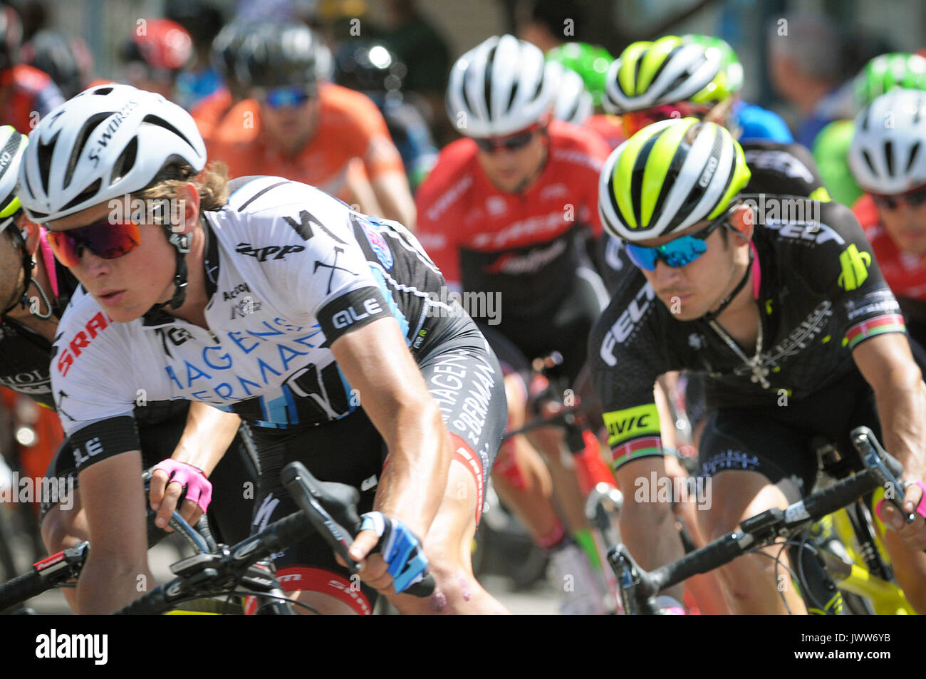 Denver, Colorado, USA. 13 Aug, 2017. Pro Radfahrer Rennen durch Denver Rhino's Kunst Bezirk während der Eröffnungs-Colorado Classic Radrennen, Denver, Colorado. Credit: Cal Sport Media/Alamy leben Nachrichten Stockfoto