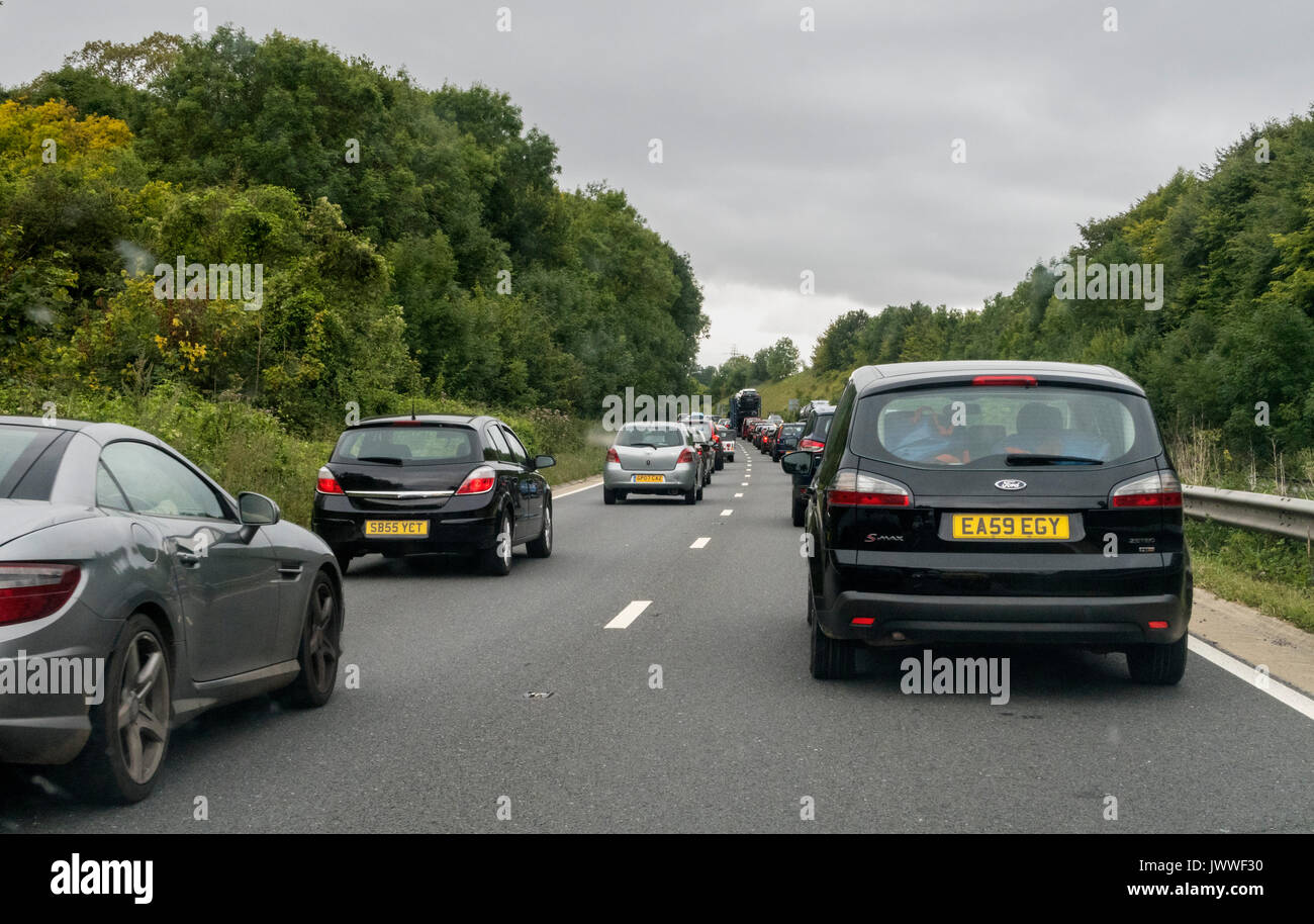 Queuing Verkehr während ein Stau auf der A303 Trunk Road im Südwesten von England. Stockfoto