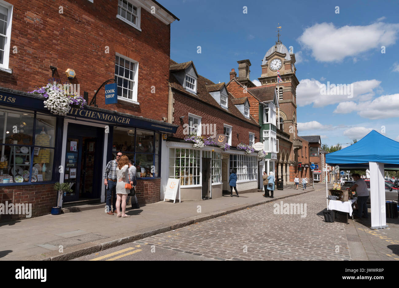 Hungerford Berkshire England UK die High Street und Rathaus. Die Stadt ist bekannt für die Antiquitäten Handel Stockfoto