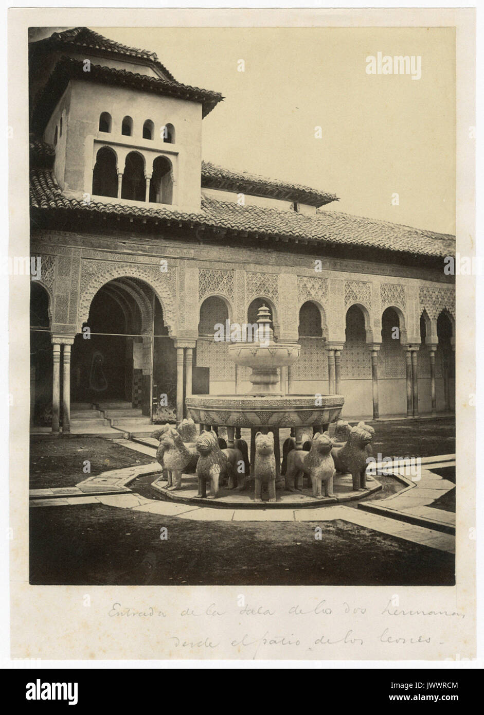 Entrada de la Sala de Los Dos Hermanas, desde el Patio de Leones verlieren. Stockfoto