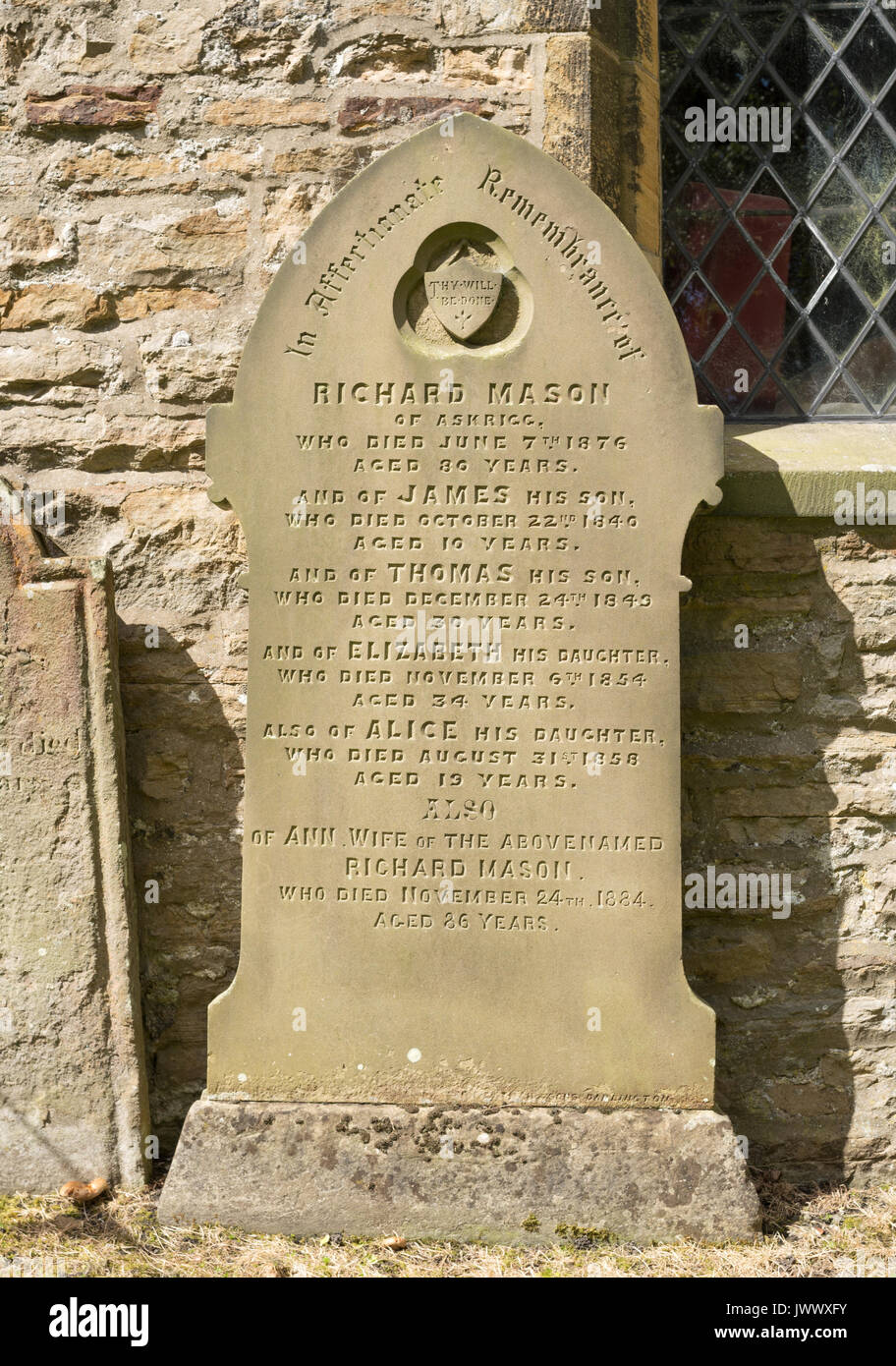 Grabstein von Richard Mason und seine Familie, die vor ihm starb, Askrigg Kirchhof, Wensleydale, Yorkshire, England, Großbritannien Stockfoto