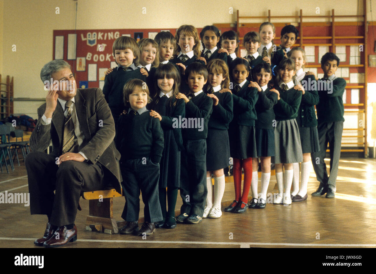 Lehrer dilemma! 9 Sätze Zwillinge im Woodfield Schule in Wolverhampton 1987 Stockfoto