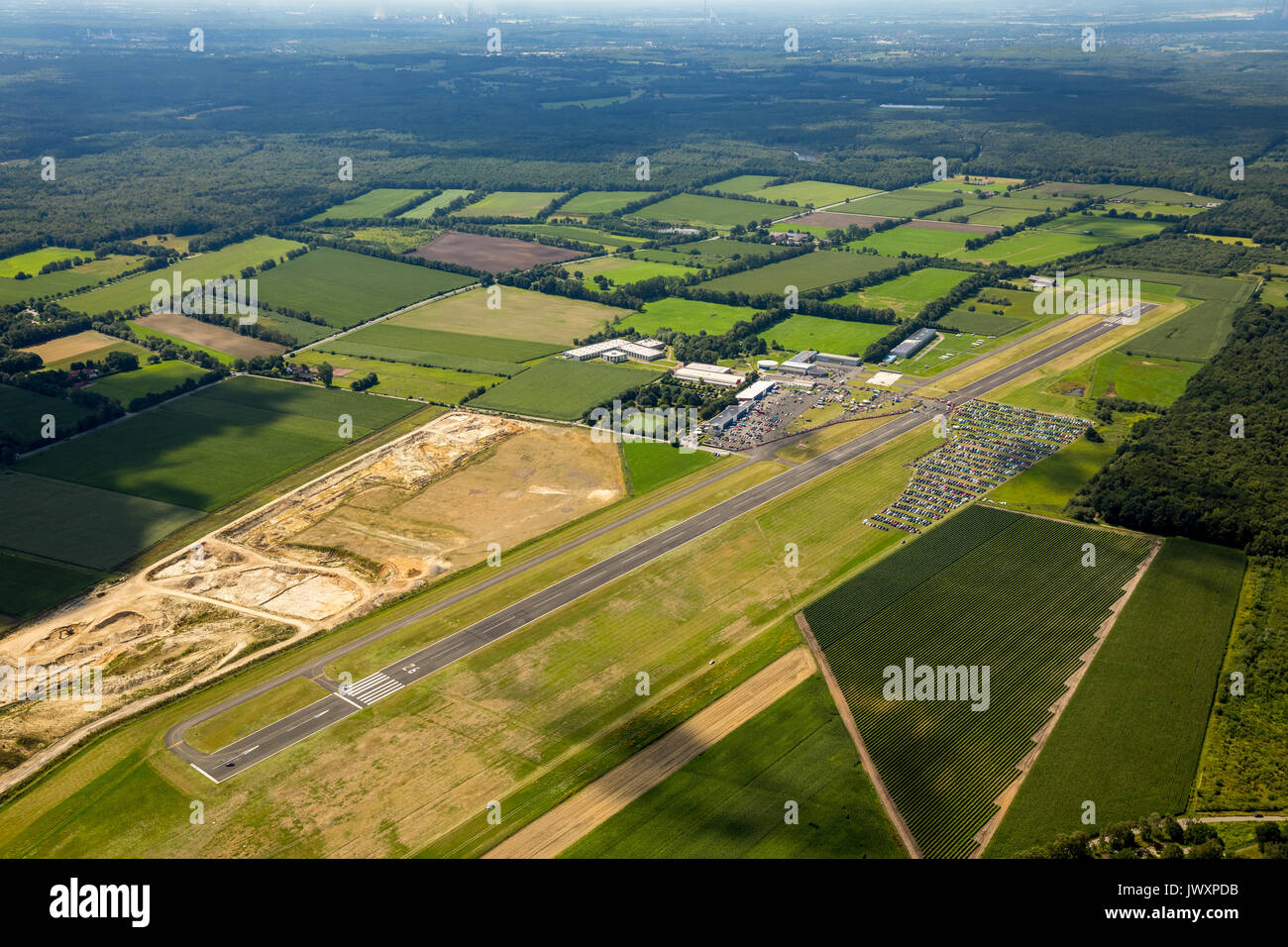 Bottrop, Rennen am Flughafen, Flugplatz Schwarze Heide, 1/4 Meile Rennen, Drag Racing, Car Racing auf der Landebahn, Ruhrgebiet, Nordrhein-Westfalen, Deutschland, und Stockfoto