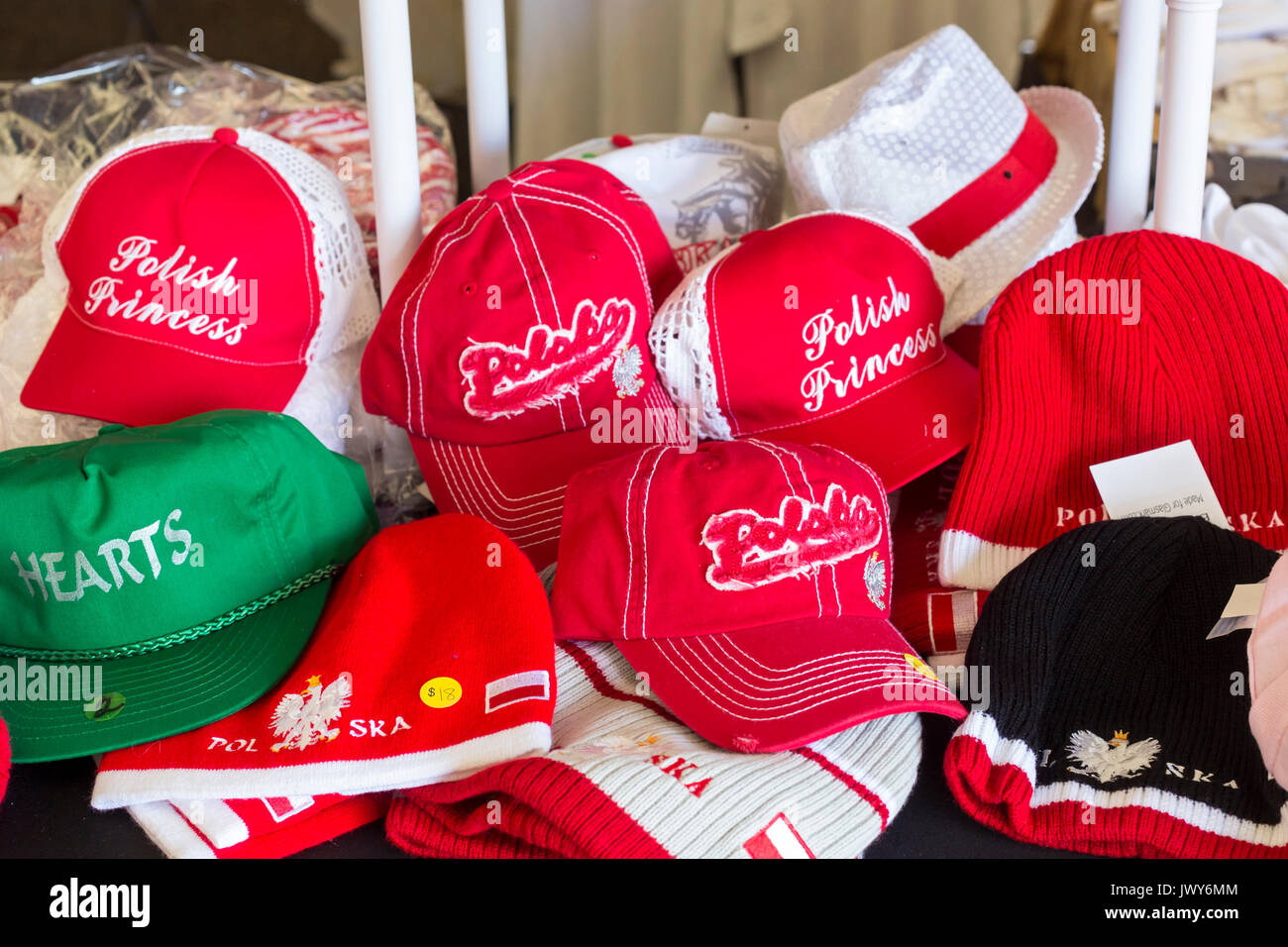 Detroit, Michigan - Polnisch Hüte im Verkauf bei der jährlichen Pierogi Festival durch die süßeste Herz Mariens Katholische Kirche gefördert. Tausende von Polish-Americ Stockfoto