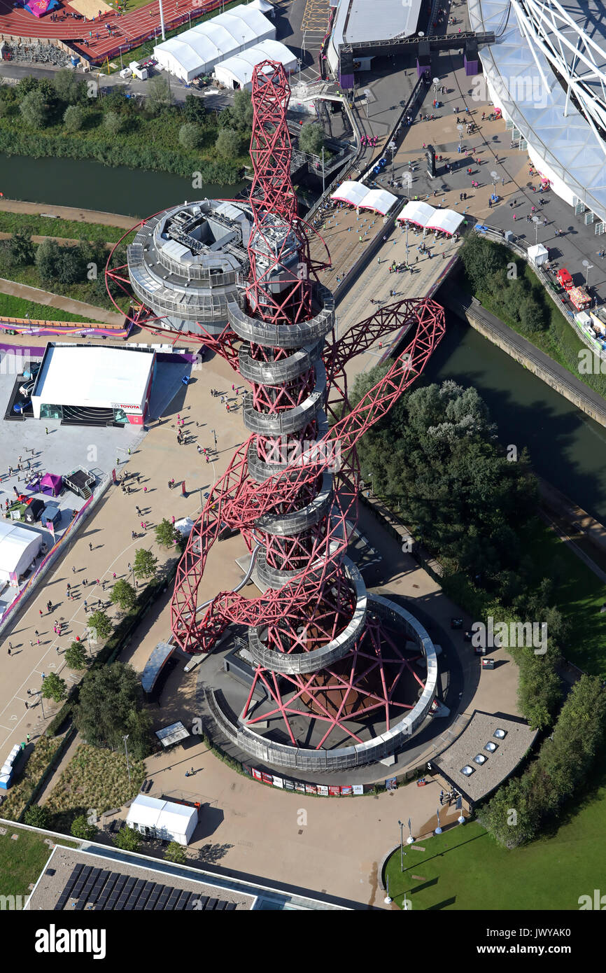 Luftaufnahme von Anish Kapoors Skulptur der ArcelorMittal Orbit im Queen Elizabeth Park London, Großbritannien Stockfoto