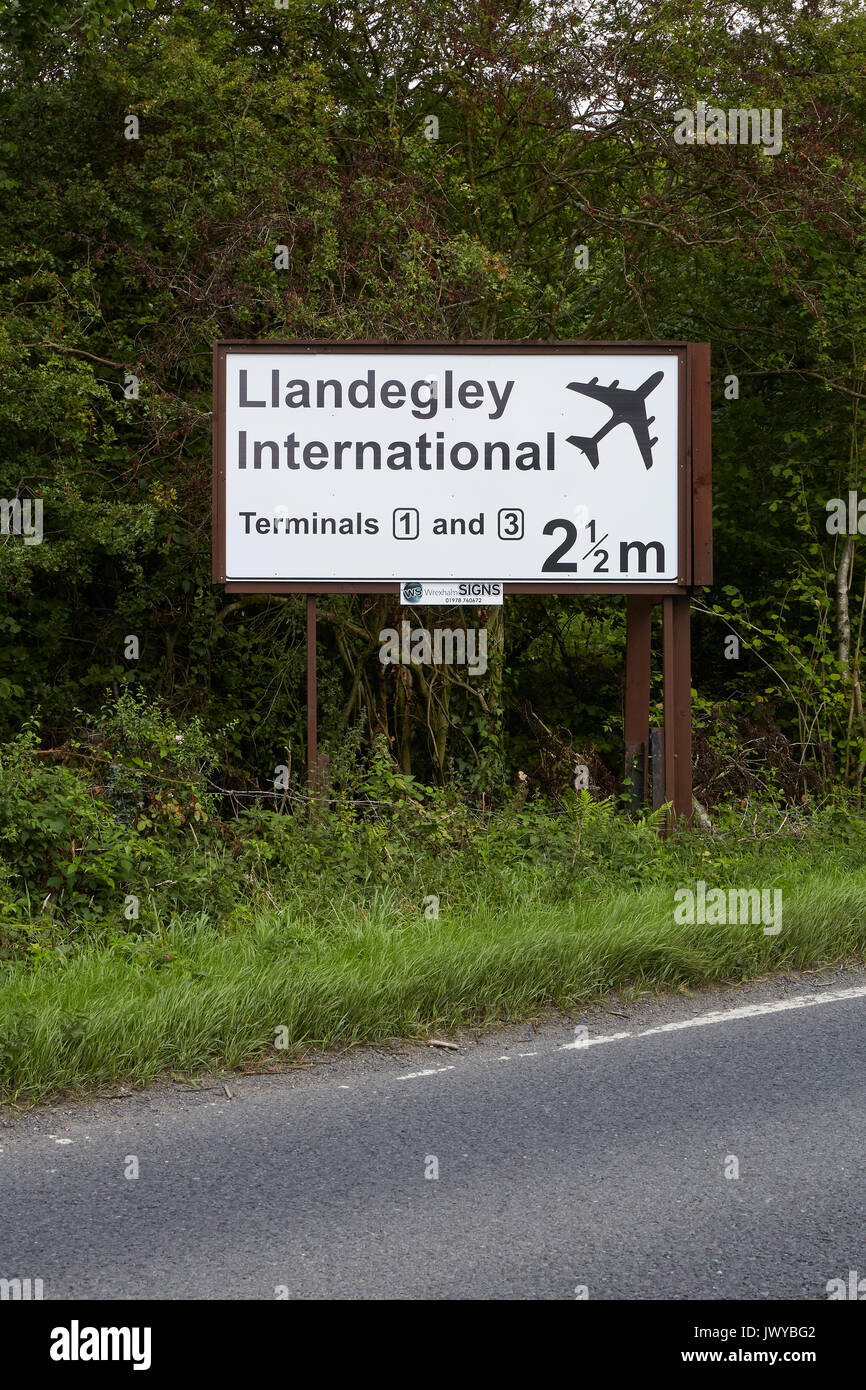 Der internationale Flughafen llandegley Witz Zeichen Crossgates Llandrindod Wells Powys Wales UK Stockfoto