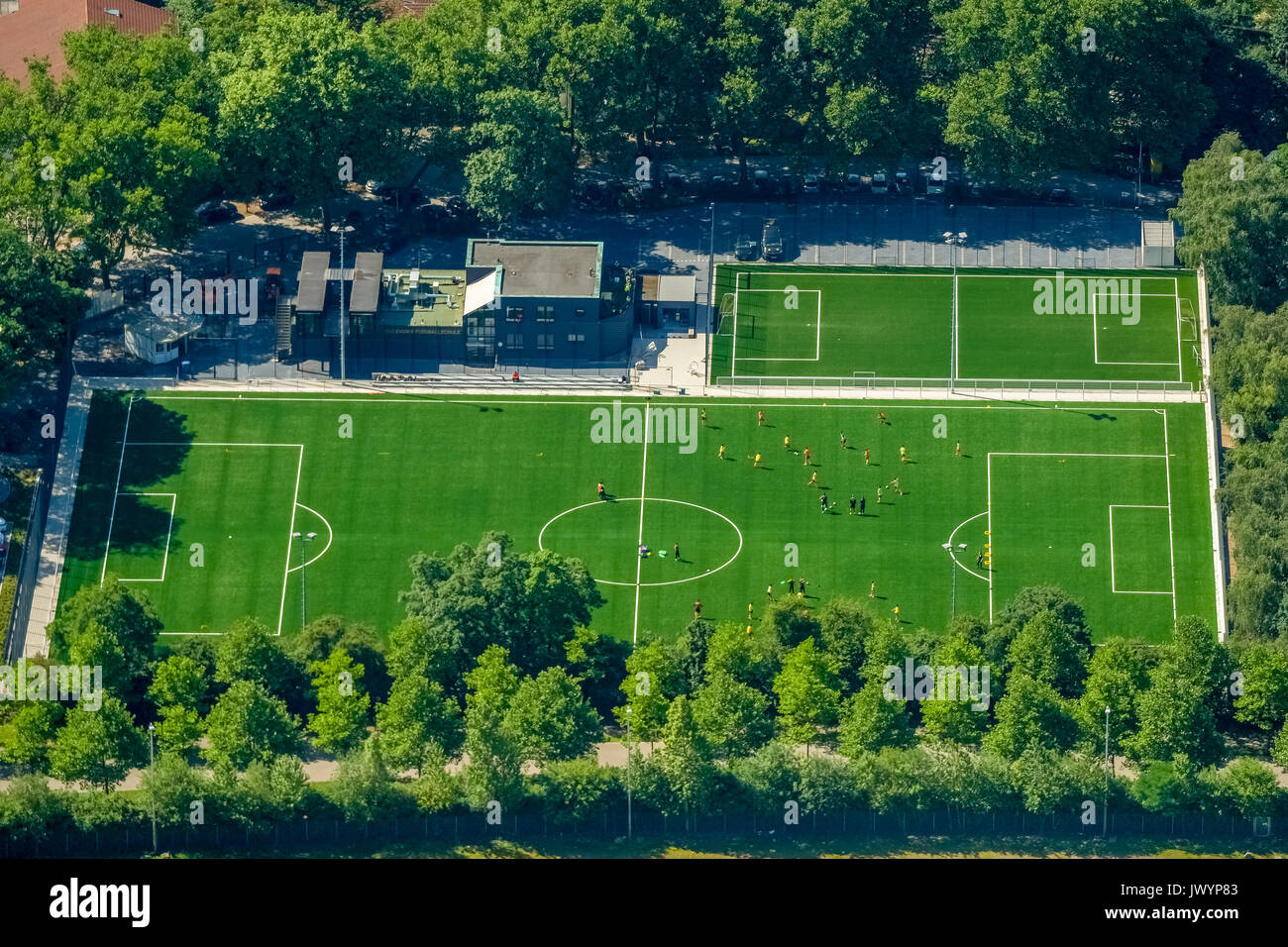 Fußball-Ausbildung an der Evonik Fußball-Schule neben dem signalIdunaPark, Dortmund, Ruhrgebiet, Nordrhein-Westfalen, Deutschland, Dortmund, Europa, ein Stockfoto