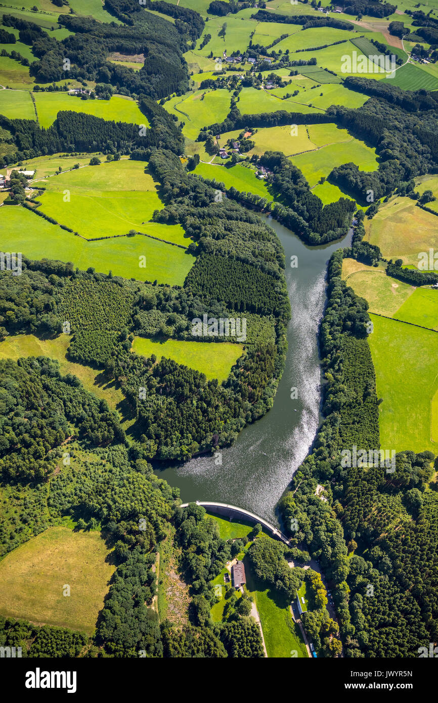 Radevormwald, Heilenbecker Talsperre gehört nach Radevormwald und liegt an der Stadtgrenze zu Ennepetal, Ennepetal, Ruhrgebiet,Rhine-Westp entfernt Stockfoto