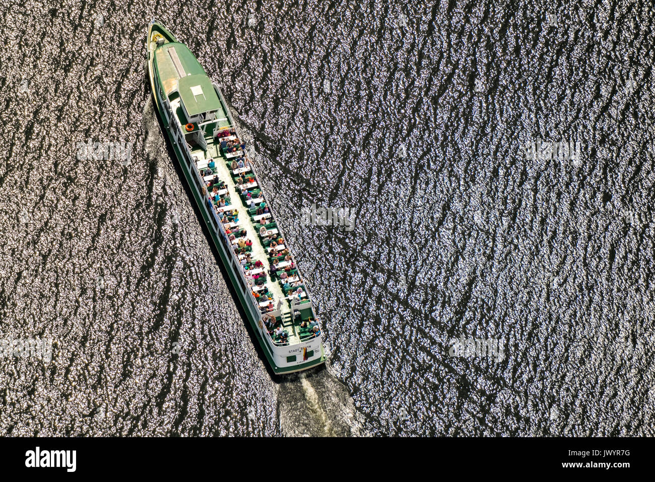 Fahrgastschiff Stadt Essen auf dem Baldeneysee, Boot, Perspnenschiff, Sportboote, EVAG, Essen, Transportunternehmen, Bow Wave spiegelt sich i Stockfoto