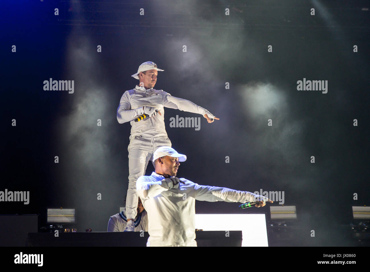 BENICASSIM, Spanien - 14 JUL: Major Lazer (elektronische Musikband bestehend aus Produzent Diplo, Jillionaire und Walshy Fire) führen im Konzert in F Stockfoto