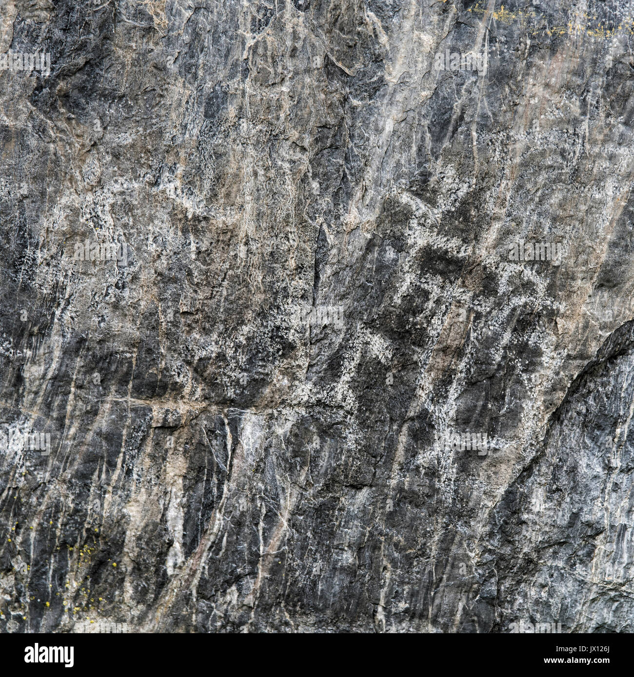 Alten primitiven Felszeichnungen auf schwarzem Stein Stockfoto