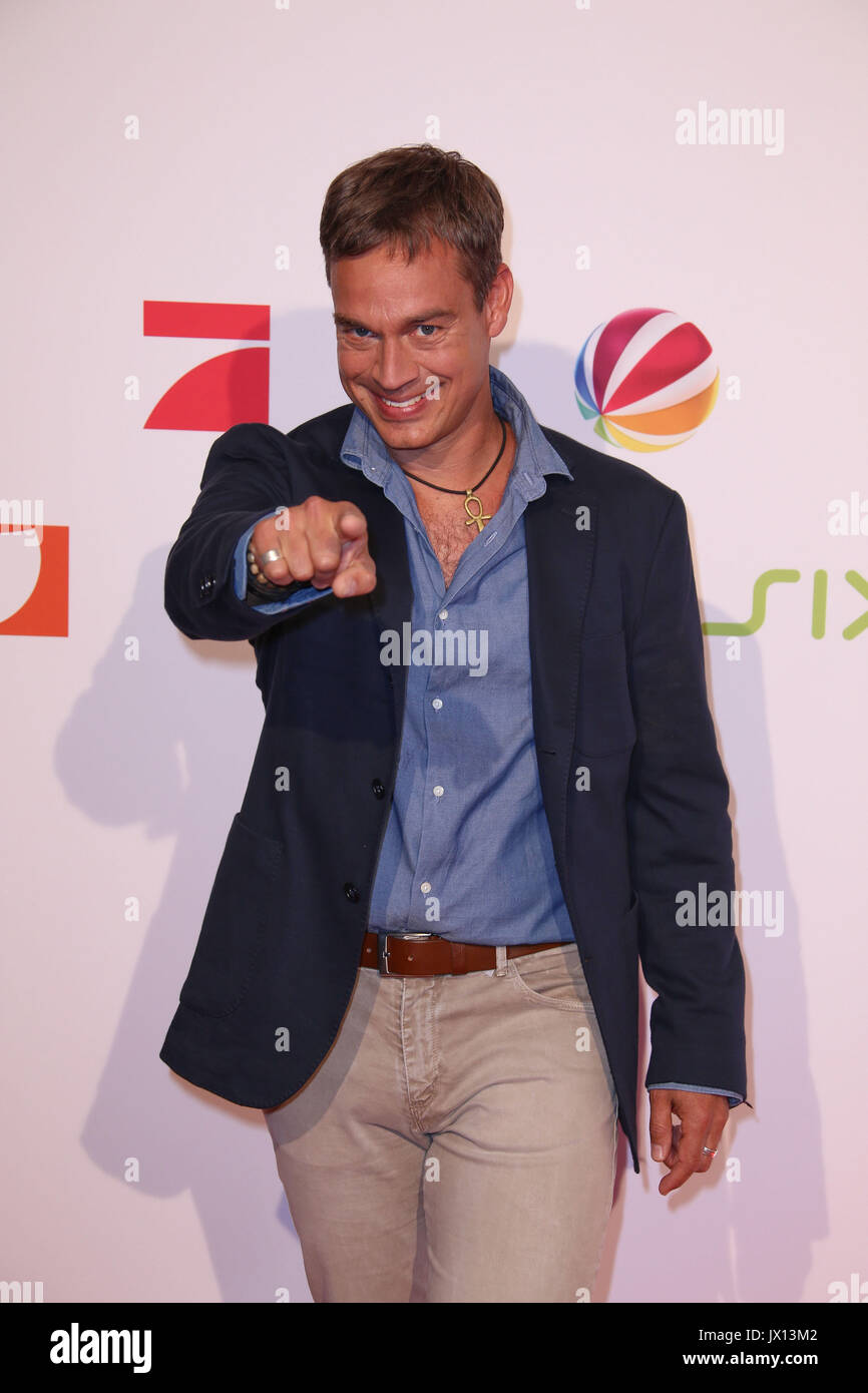 Prominente an einem Fotoshooting für die Deutschen TV ProSieben Sat1 Pressekonferenz im Cinemaxx Dammtor. Mit: HArro Fuellgrabe Wo: Hamburg, Deutschland Wann: 13 Jun 2017 Credit: Becher/WENN.com Stockfoto