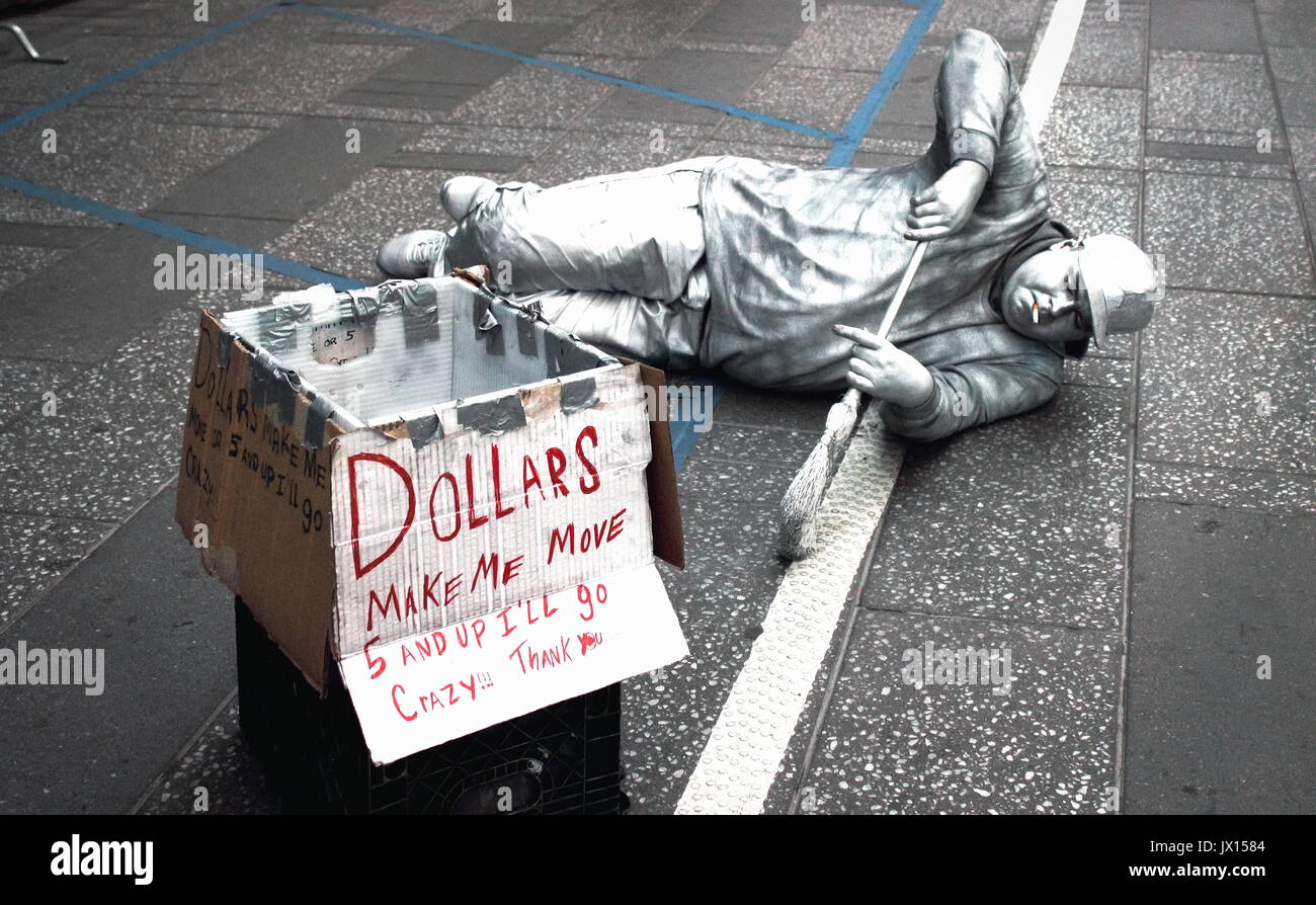New York, USA - 26. September 2016: eine Straße Interpret unterhaltsam Touristen in Times Square in Manhattan. Stockfoto