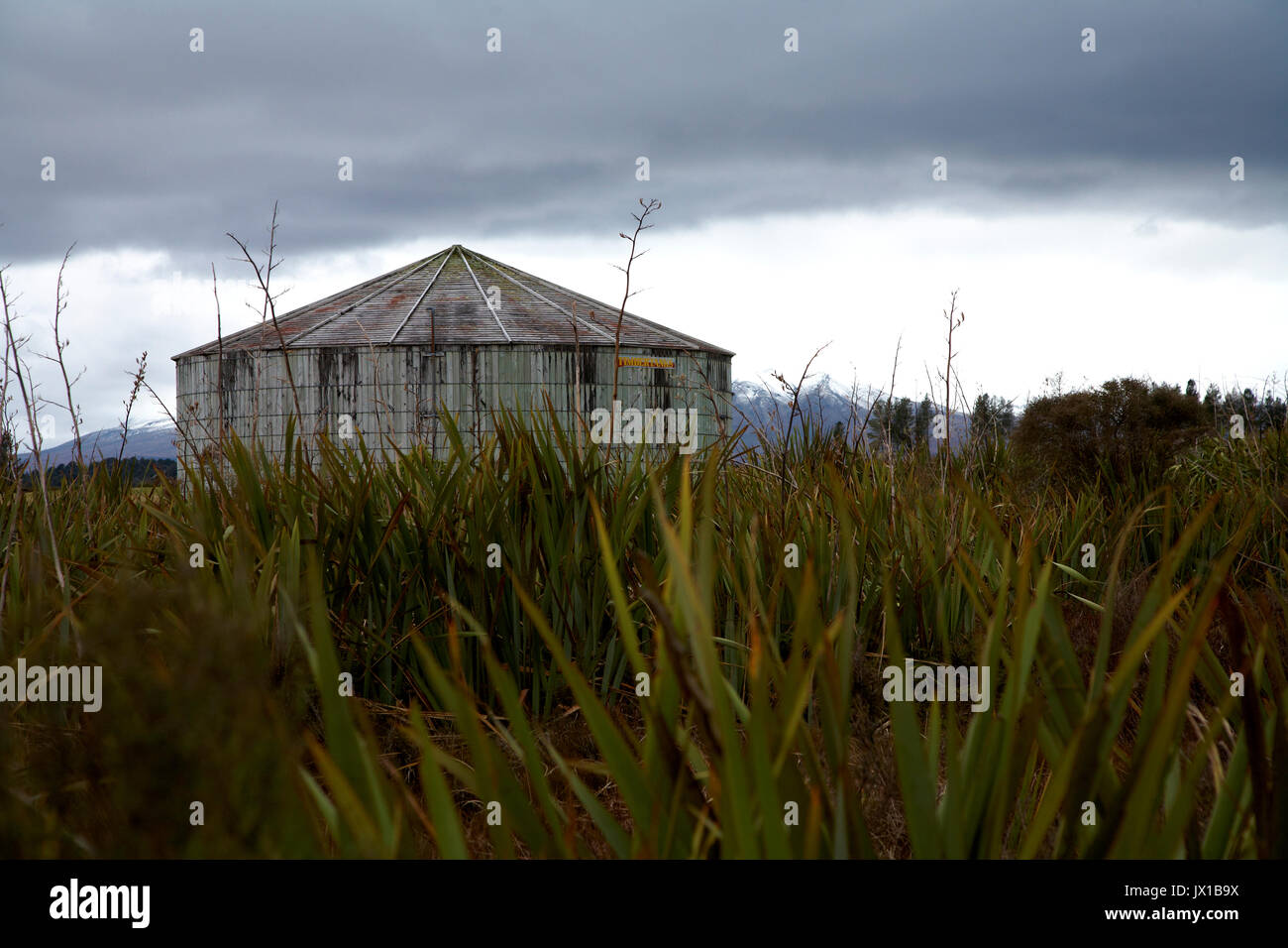 Holz- wasser in den Container. Stockfoto