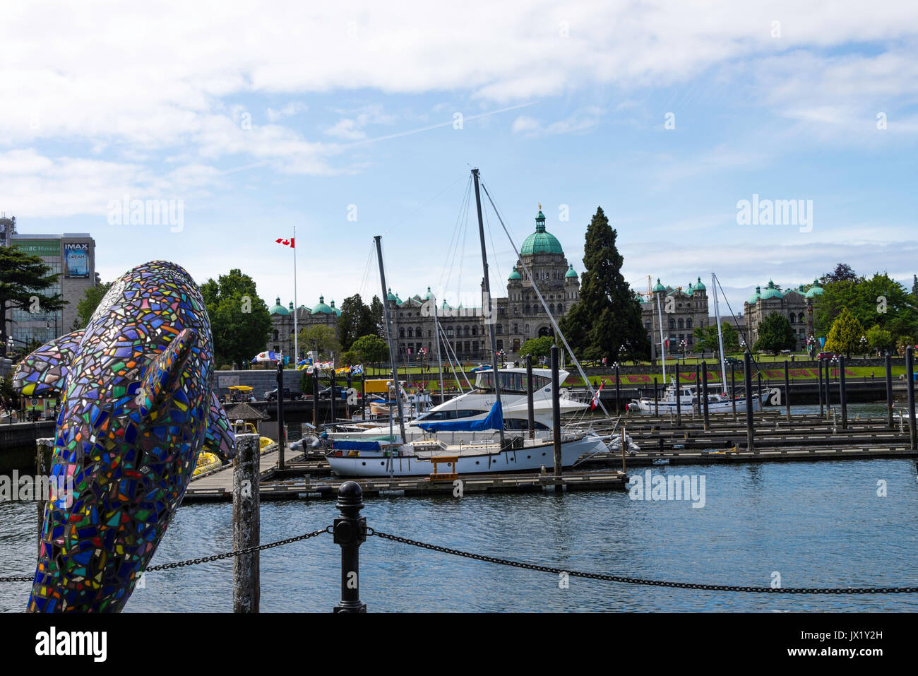 Die schöne gewölbte British Columbia Parlamentsgebäude in Victoria und den Inneren Hafen mit Booten, Marina und Liegeplätze Victoria BC Kanada Stockfoto
