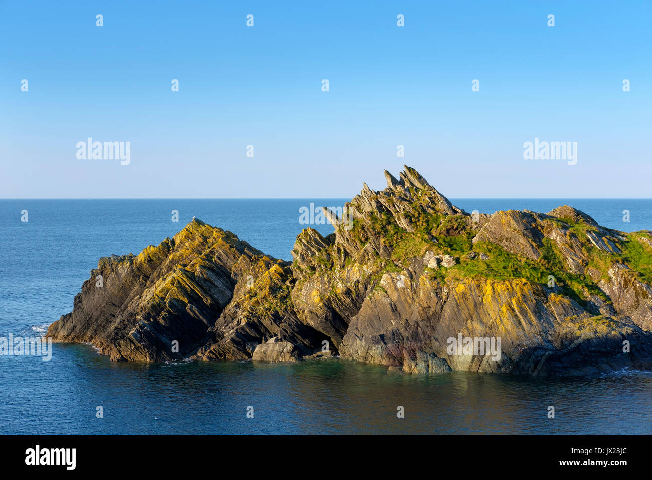 Kapelle Felsen, Klippen an der Küste in Polperro, Cornwall, England, Vereinigtes Königreich Stockfoto