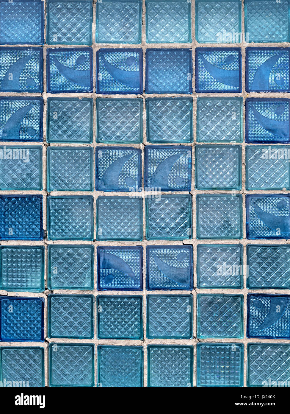 Muster der Blauen dekoratives Glas Bausteine als Fenster Stockfoto