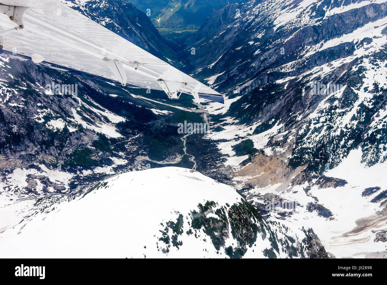 Blick von einem Wasserflugzeug über die schneebedeckten Berge und Gletscher in der Nähe von Whistler Ski Resort British Columbia Kanada Stockfoto