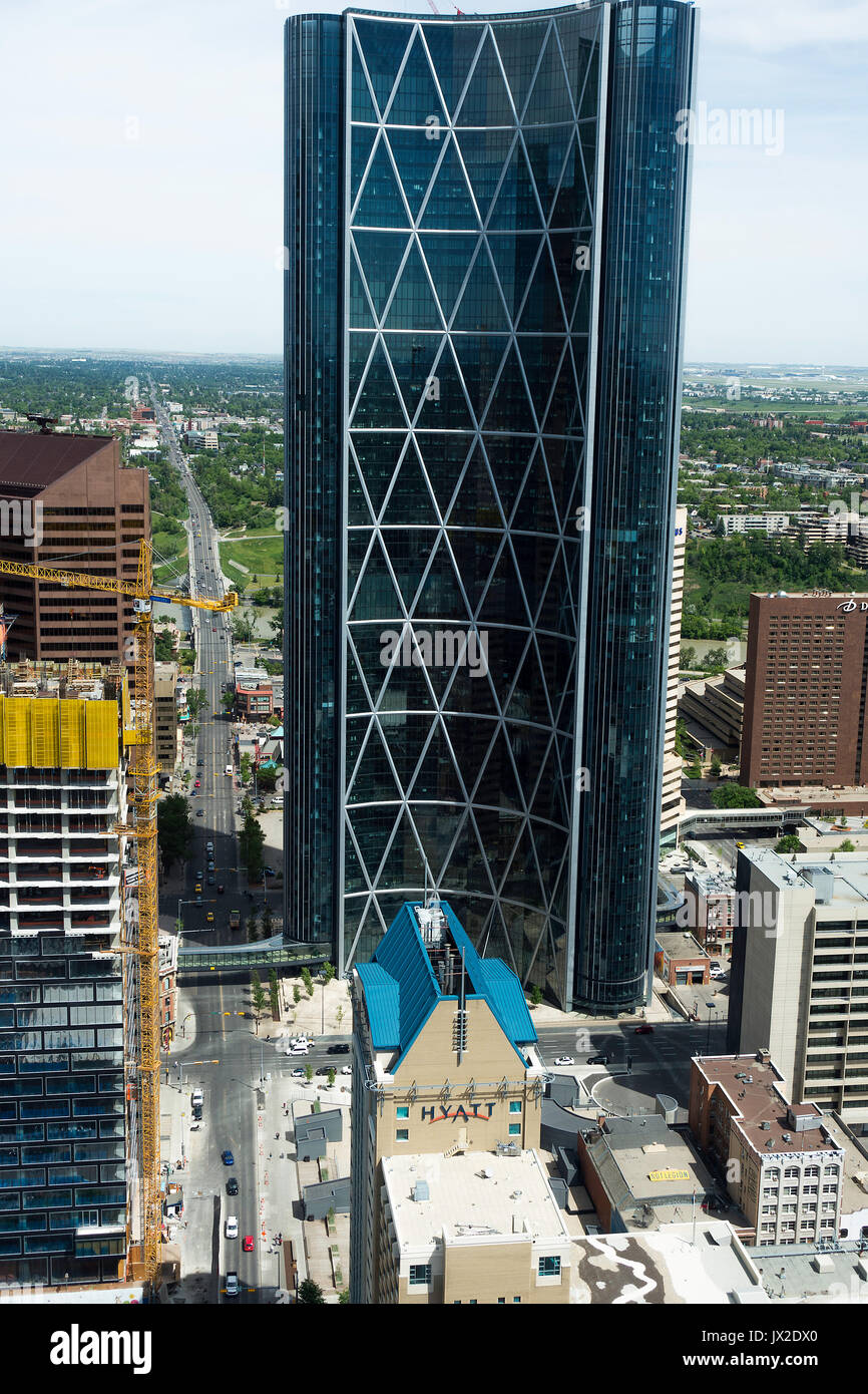 Das Hyatt Regency Hotel und das Bow Hochhaus Gebäude in der Centre Street Calgary Von der Calgary Tower Alberta Kanada Stockfoto