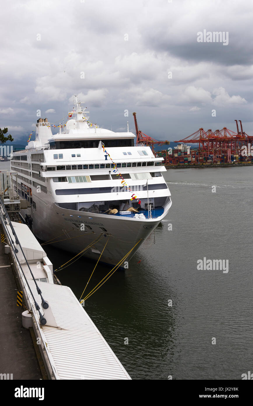 Das Kreuzfahrtschiff Seven Seas Mariner Anker im Hafen von Vancouver an der Küste Vancouver British Columbia Kanada Stockfoto