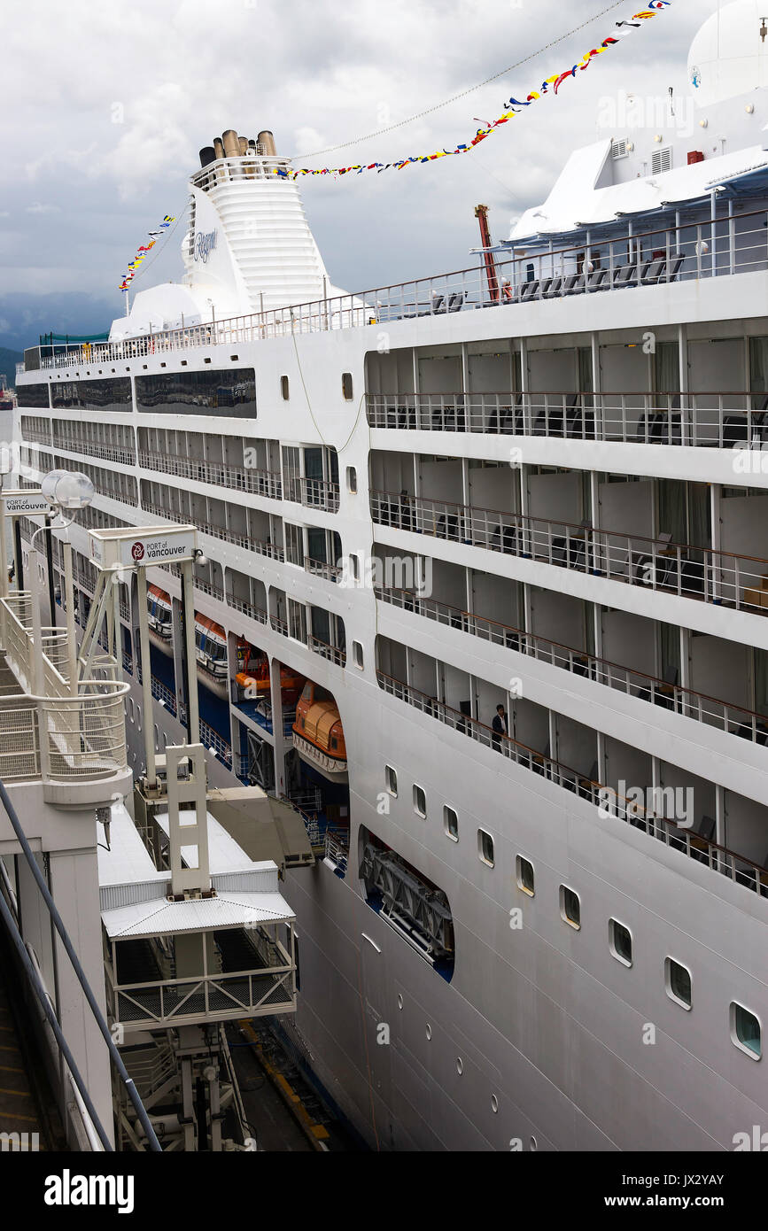 Das Kreuzfahrtschiff Seven Seas Mariner Anker im Hafen von Vancouver an der Küste Vancouver British Columbia Kanada Stockfoto