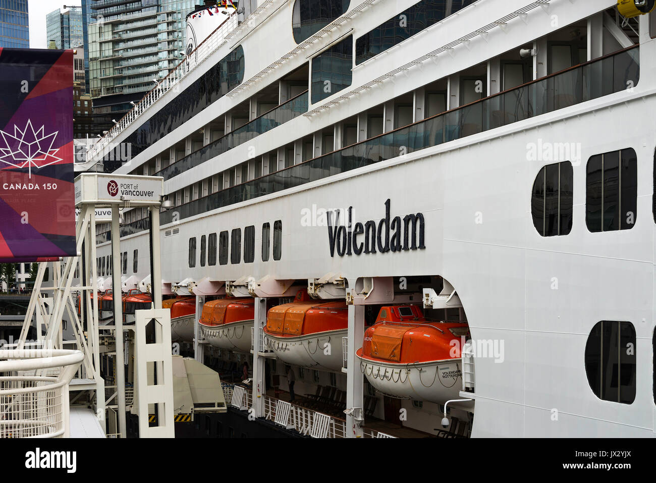 Der Holland America Line Kreuzfahrt Schiff Volendam Anker im Hafen von Vancouver British Columbia Kanada Stockfoto