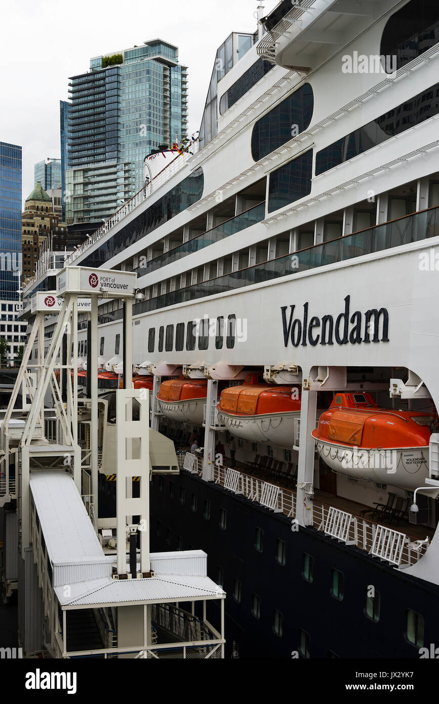 Der Holland America Line Kreuzfahrt Schiff Volendam Anker im Hafen von Vancouver British Columbia Kanada Stockfoto