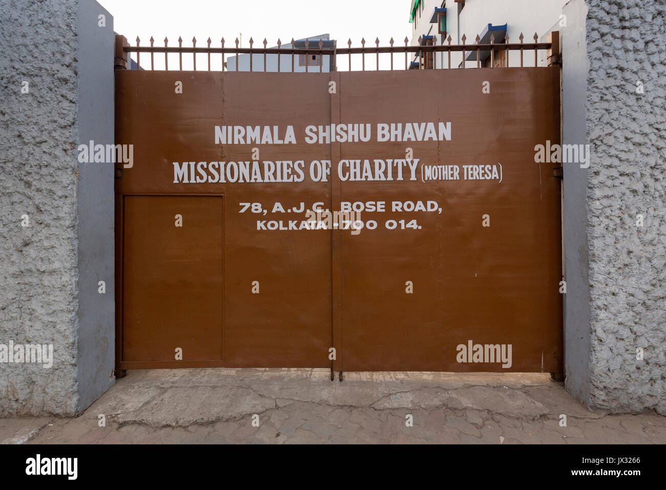 Tor für die Mutter Theresa Waisenhaus, Kolkata, West Bengal, Indien Stockfoto