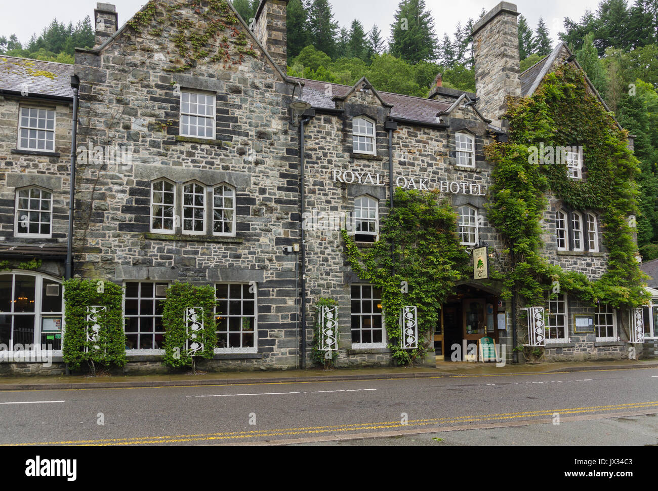 Das Royal Oak Hotel in Betws y Coed Wales, ein ehemaliges viktorianisches Coaching inn, jetzt ein Restaurant und Hotel Stockfoto