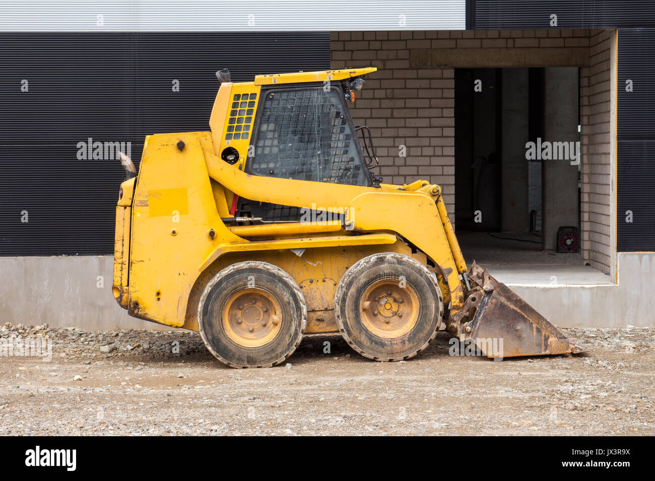 Gelb oder Bobcat Kompaktlader auf Baustelle Stockfoto
